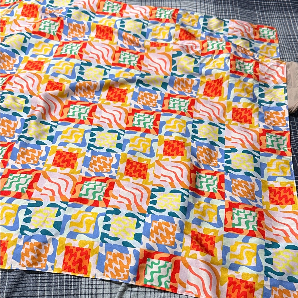 Evacuee Colorful Geometric Patterned Fabric
27”x27”